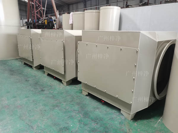 PP活性炭吸附箱又名活性炭吸附塔主要是利用過(guò)濾以及吸附法將廢氣中的有機(jī)物質(zhì)去除。